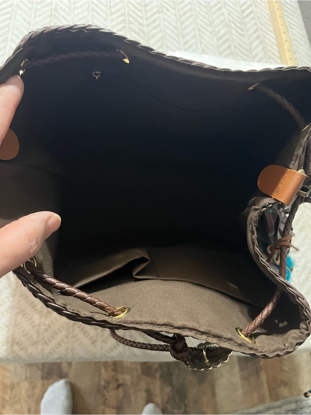 Louis Vuitton Luxury Monogram Brown Leather Shoulder Bag - Picture 4 of 16